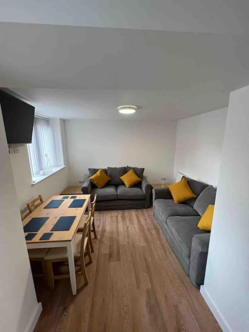 Newly Built 2 Bed Flat In The Heart Of Leek公寓 外观 照片